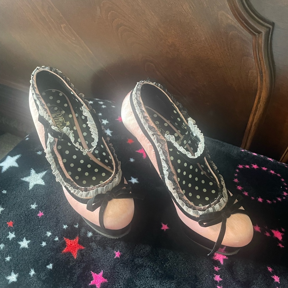 Pleasure Couture Elegant pink Stiletto Heels with Sleek Design